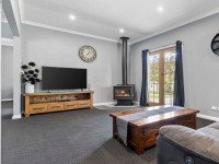 Classic Country Home Geelong 9