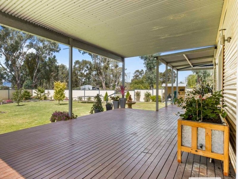 Classic Country Home Geelong 21