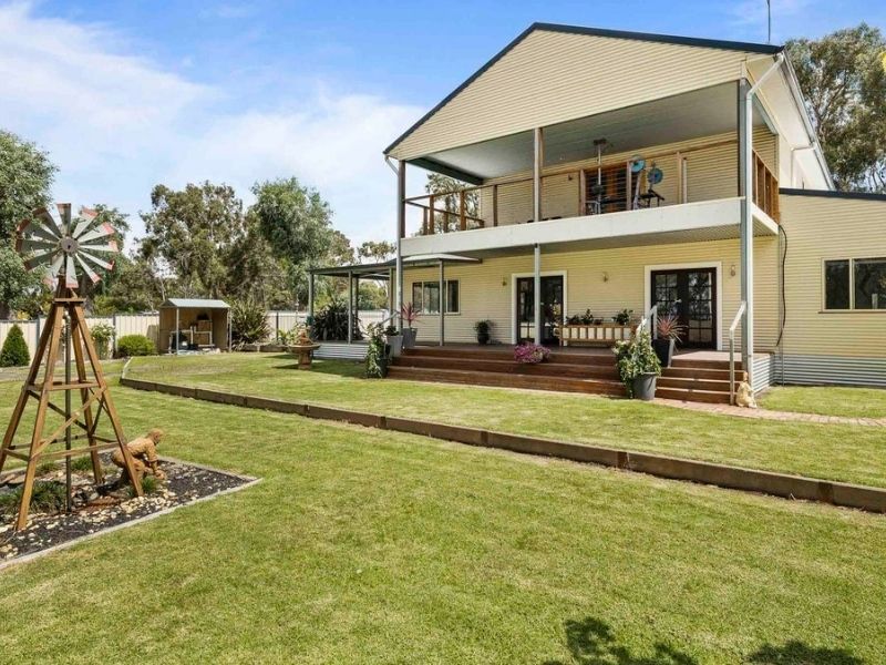 Classic Country Home Geelong 2